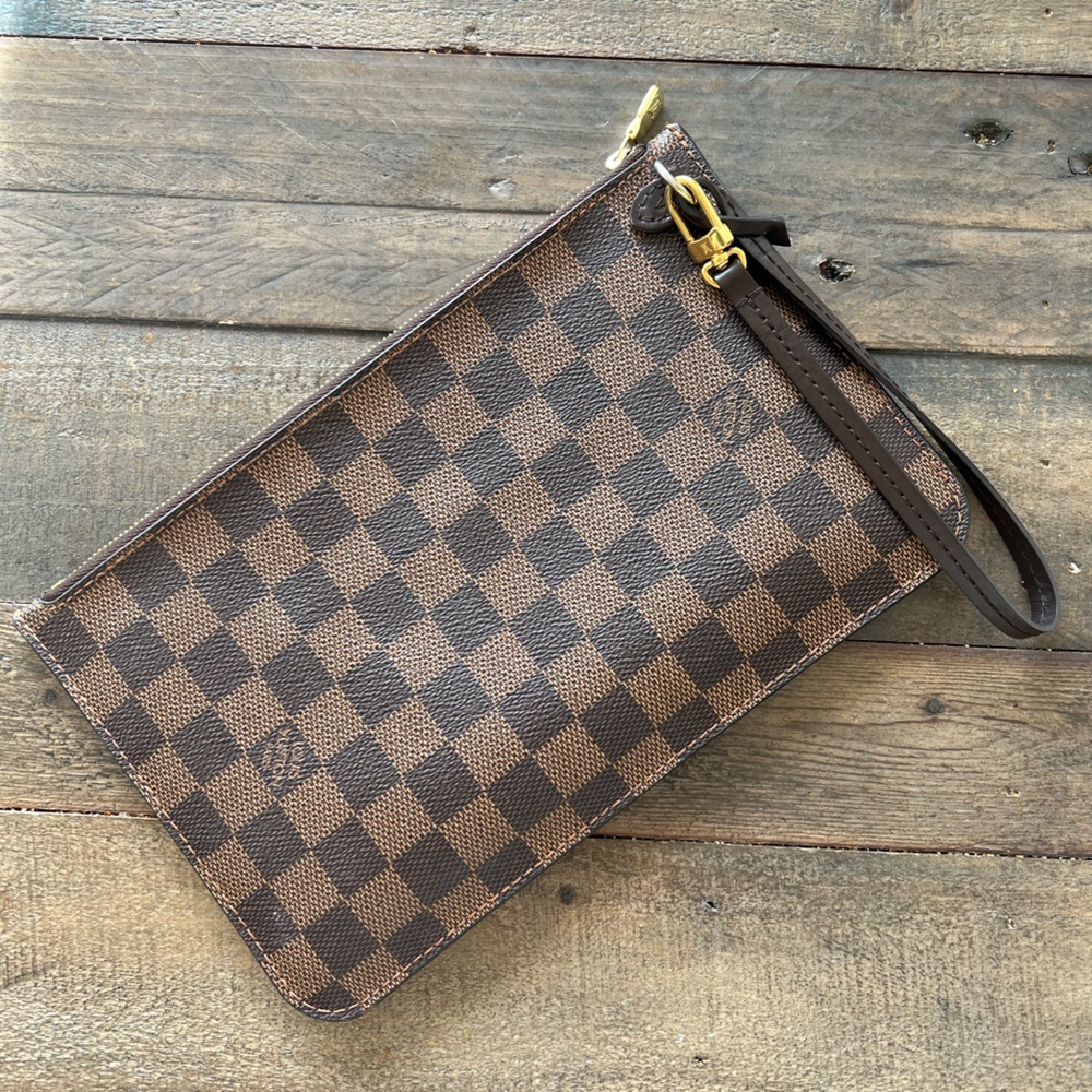 Louis Vuitton neverfull clutch
